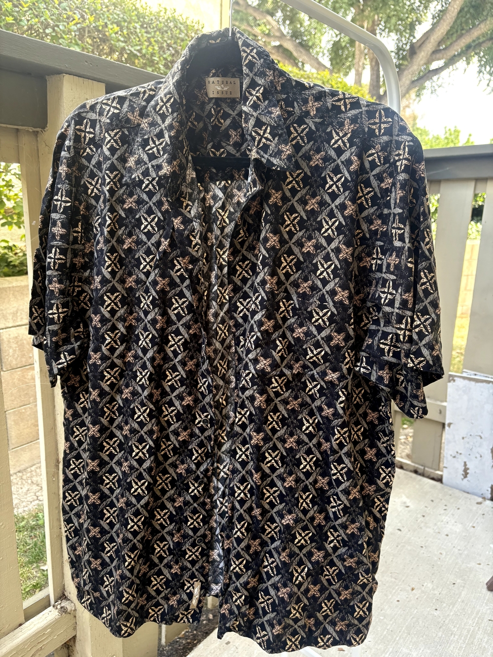 NATURAL ISSUE Black Short-Sleeve Button-Down with Geometric Print